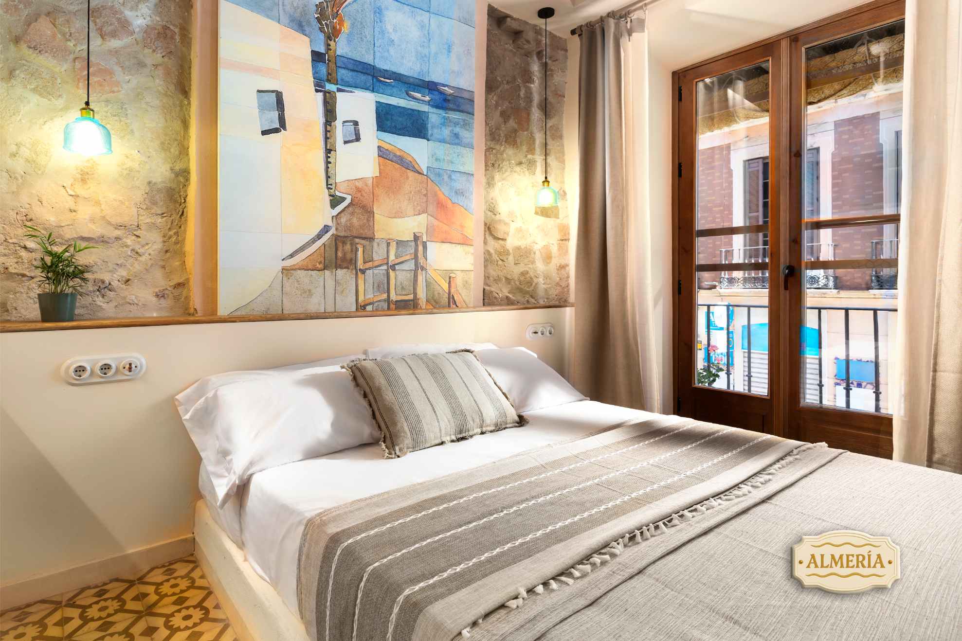 Apartamento decorado al estilo andaluz en Mi Andalusia Hotel, con dormitorio acogedor, cocina equipada y ambiente elegante y confortable.