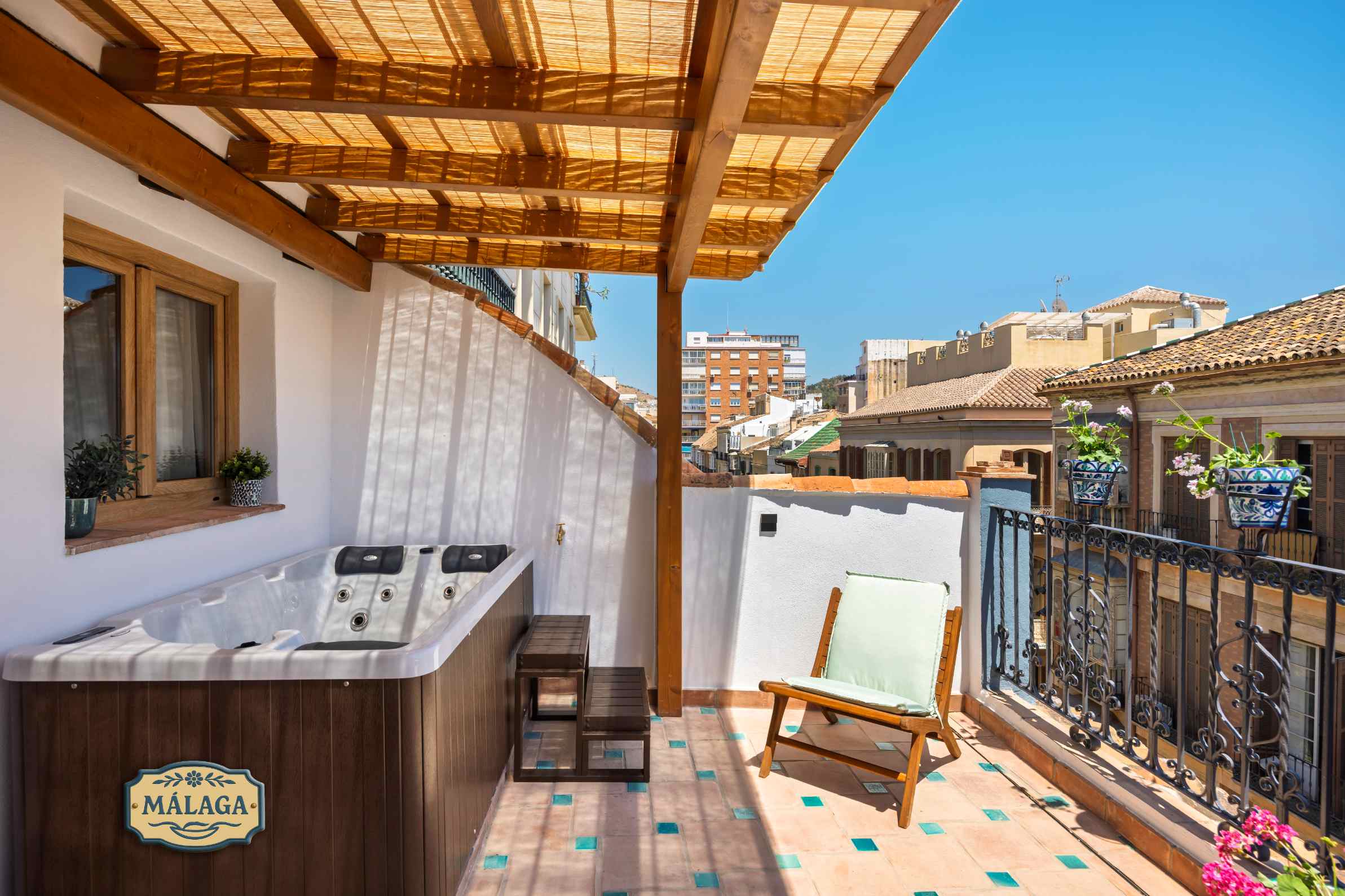 Fachada histórica de Mi Andalusia Hotel -1860- en Málaga, mostrando su arquitectura andaluza restaurada y elegante.